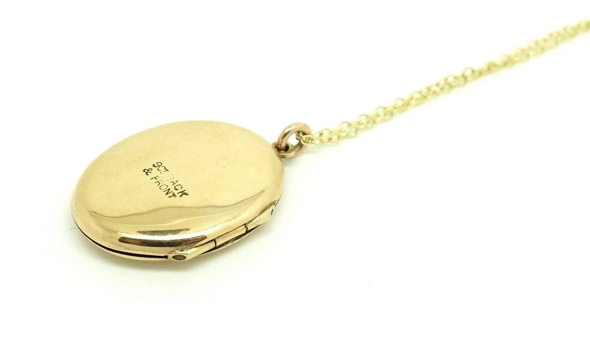 Antique Art Deco (1920-1935) Yellow Gold Oval Locket