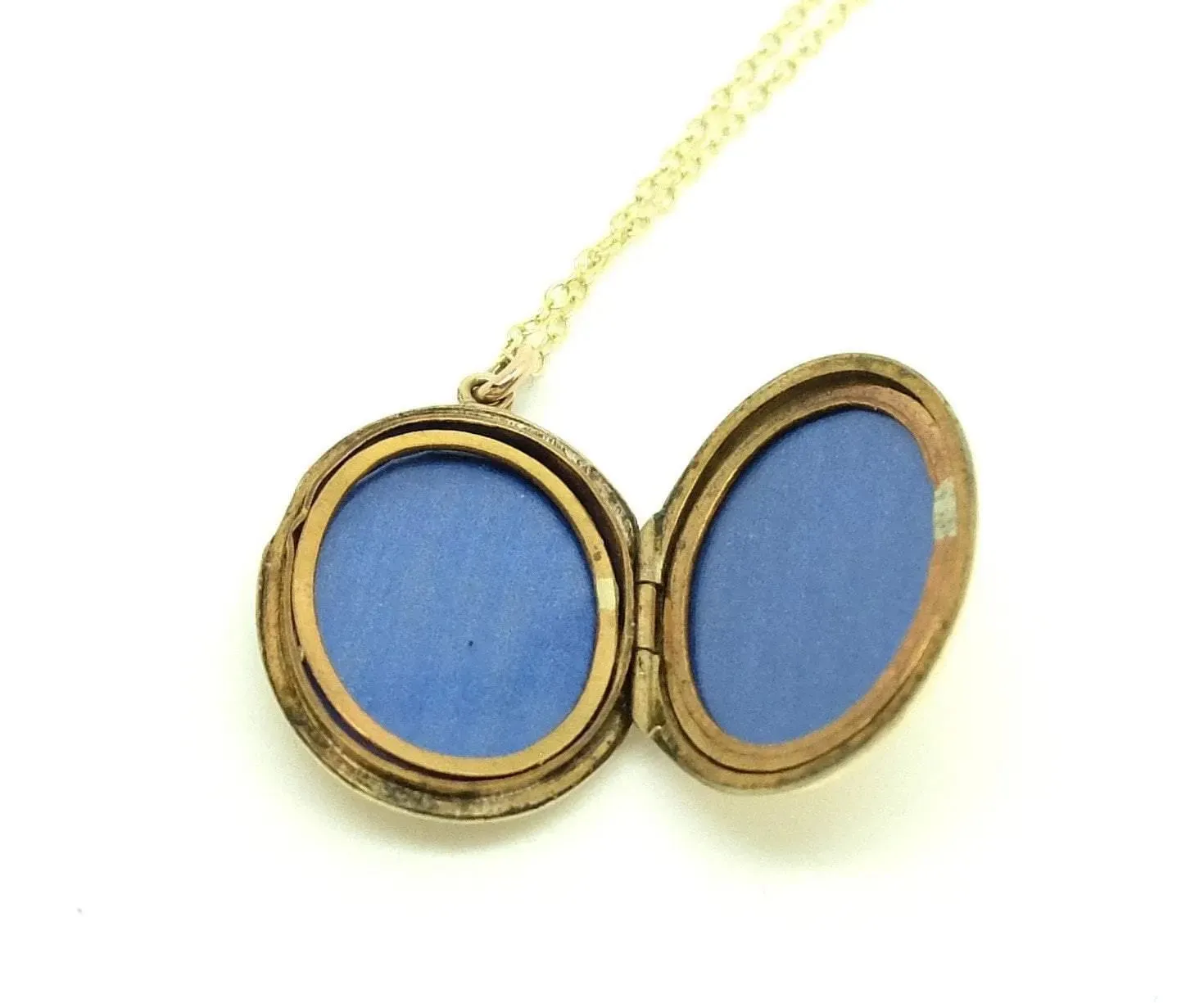 Antique Art Deco (1920-1935) Yellow Gold Oval Locket